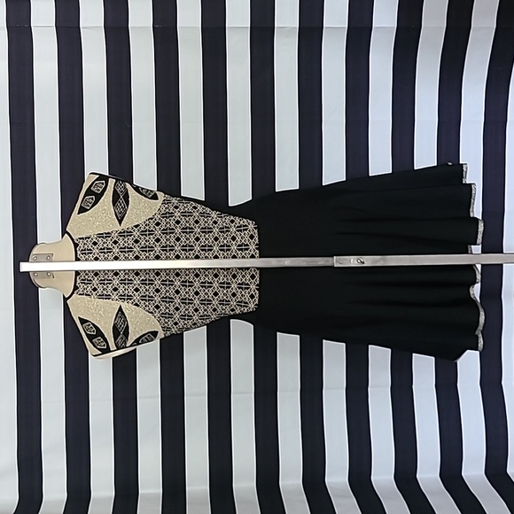 Elegant Black and Gold Women's Dress - Picture 9 of 13